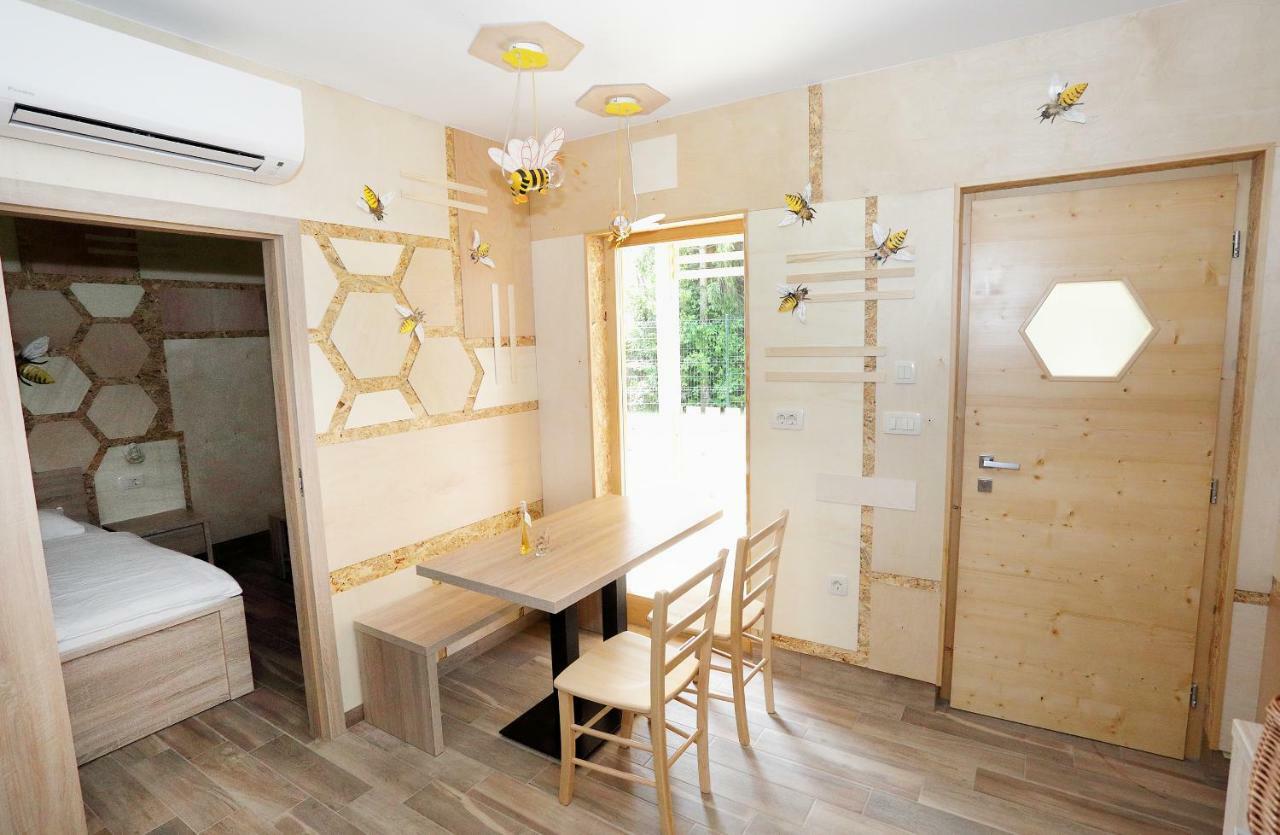 Honey Paradise Glamping Resort Dobova ภายนอก รูปภาพ
