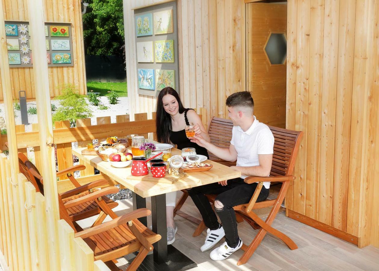 Honey Paradise Glamping Resort Dobova ภายนอก รูปภาพ