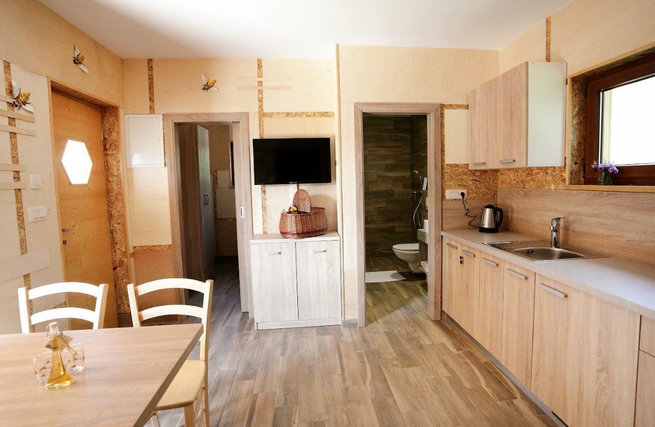 Honey Paradise Glamping Resort Dobova ภายนอก รูปภาพ
